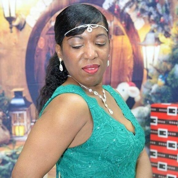 Meet the Posher - Picture 3 of 3